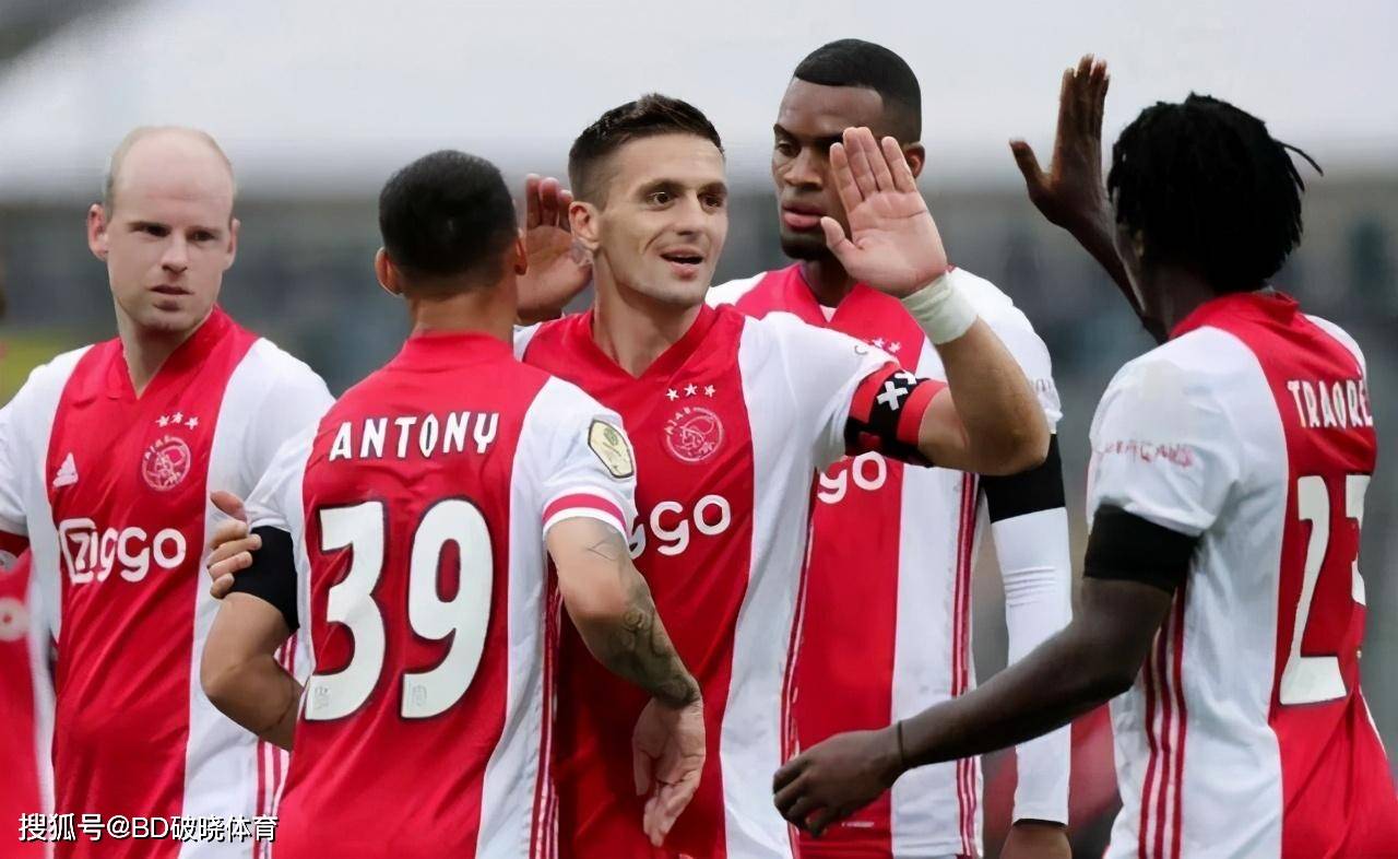 红区下侧墙 红区下侧墙